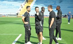 Futbolcular maç öncesi birlikte hasret giderdi