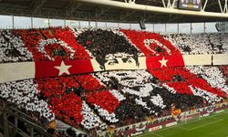 Galatasaray taraftarından dev Atatürk koreografisi