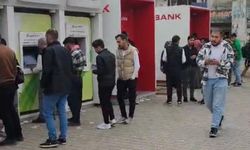 Sadece 2 ATM çalışıyor, vatandaş tepkili