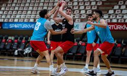 Basketbol'da kimsenin ağzını bıçak açmıyor!