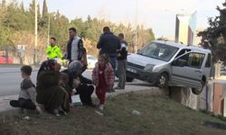 Gaziantep'te Akılalmaz Kaza: Araç Asılı Kaldı!