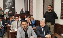 CHP'liler Çıktı, İstifacılar Geldi