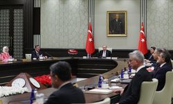 Kabine Toplantısı’nda Ay-Yıldız Motif Detayı