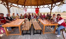 Kızılay'dan Deprem Bölgesinde ‘Anneler Günü’ Kutlaması