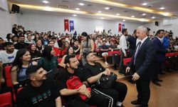 Tahmazoğlu, GAÜN’de Gençlerle Buluştu