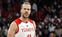 Oğuz Savaş Parkelere Veda Etti