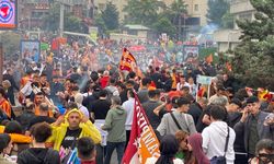 Galatasaraylı Taraftarlar Şampiyonluğu Kutluyor