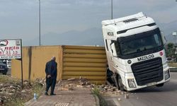 Gaziantep’te Pamuk Yüklü Tır Devrildi