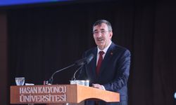 Yılmaz, HKÜ'de Mezuniyet Törenine Katıldı