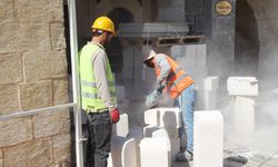 Gaziantep’te İşçiler Ekmeklerini Taştan Çıkarıyor