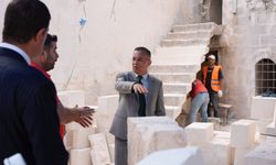 Vali Çeber’den Taş Evlerde Restorasyon İncelemesi