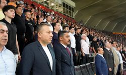 Protokol Tribünü Doldu!