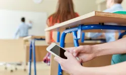 MEB’den Öğrencilere Kötü Haber: Telefon Yasağı Devam Edecek