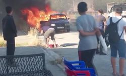 Gaziantep'te Seyir Halindeki Otomobil Alev Alev Yandı!
