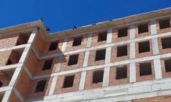 Gaziantep’te İşçiler İsyan Etti! İnşaatın Çatısına Çıktılar