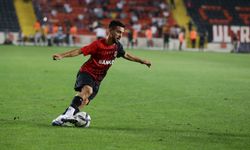 O Futbolcu Veda Etti