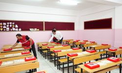 Yılmaz'dan 100 Bin Öğrenciye Hediye!