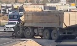 Tır ile Kamyon Kafa Kafaya Çarpıştı: Kamyon Sürücüsü Hayatını Kaybetti