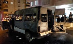 Nizip'te Minibüs Alev Topuna Döndü