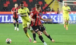 Kırmızı-Siyahlılarda Sert Müdahale Ceza Getirdi