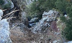 Otomobil 30 Metrelik Uçuruma Yuvarlandı