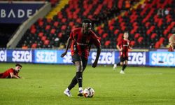 Bayo: Biz Forvetler Her Pozisyonu Atamıyoruz