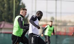 Burak Yılmaz’dan Sürpriz Sistem Denemesi