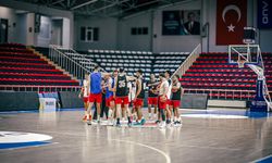 Dev Adamlar Zafer Peşinde