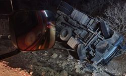 Devrilen Tırın Sürücüsü Hayatını Kaybetti