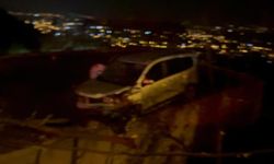 Kaygan Yolda Kontrolü Kaybetti Evin Çatısına Uçtu