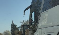 Kırık Aynayı Elinde Tutup Yolculuğa Devam Etti