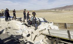 Tonlarca kumun altında can verdi