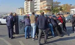 Nizip Otogar Kavşağı’nda İki Araç Çarpıştı