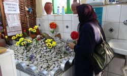 Pide Salonunun İçinde “Ayırt Dede” Mezarı