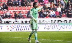 Zafer Görgen, deplasmanda kalesini gole kapatıyor