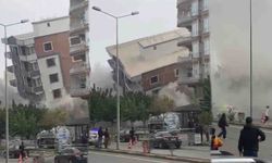 Ağır Hasarlı Bina Bir Anda Çöktü