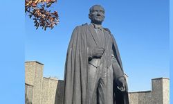 Yeni Valilik Var, Atatürk Heykeli Yok