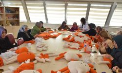 Oyuncaklarla Yüzleri Güldürdüler