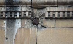 Fransızların Attığı Top Mermisi Hâlâ Duvarda