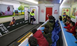 Mobil Trafik Eğitim Tırı Öğrencilerle Buluştu