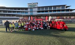 Okul Sporlarında Yıldızlar Kupalarını Aldı