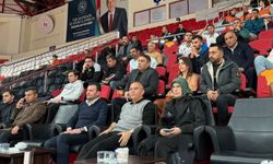 Vali Çeber’den Efeler’e Tribün Desteği