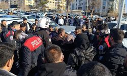 Adliye Önünde Taşlı Sopalı Kavga