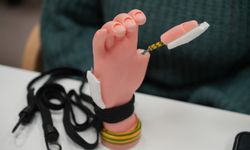 Depremzede Anneler İçin Yapay El