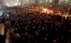 Protestolarda Binlerce Kişi Öldü