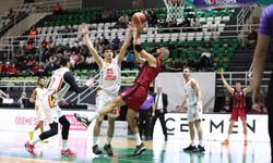 Dev Adamlar İzmir'den Şen Dönüyor