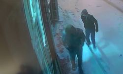 Yaşlı Adama Sokak Ortasında Gasp