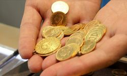 Altın fiyatları yeni hafta öncesi yüksek seviyesini koruyor