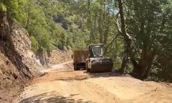 Heyelan Yolu Kapattı, Ekipler Seferber Oldu