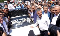 Nizipliler Özgür Özeli Bağrına Bastı
